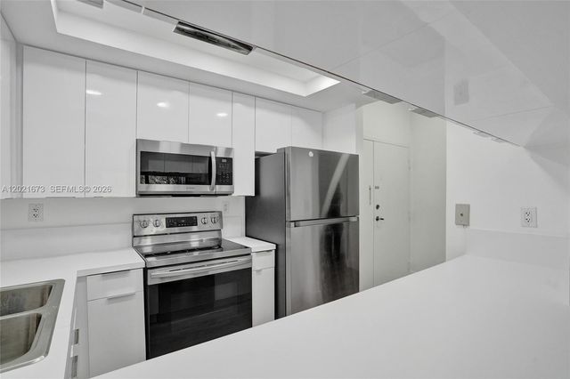 9725 NW 52nd St 406, Doral, FL 33178