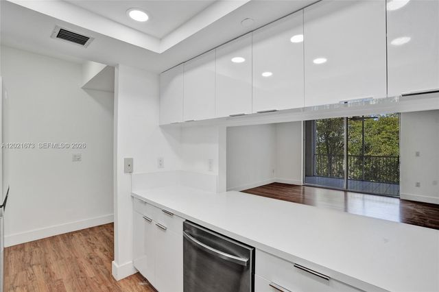 9725 NW 52nd St 406, Doral, FL 33178