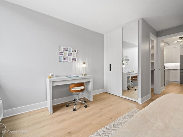 1455 N Sandburg Terrace 209B, Chicago, IL 60610