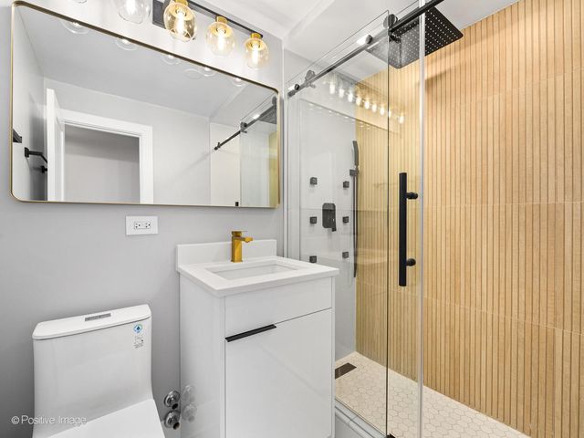 1455 N Sandburg Terrace 209B, Chicago, IL 60610