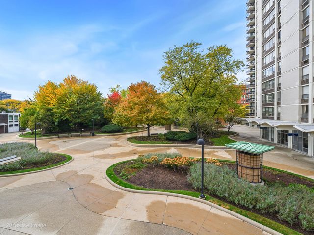 1455 N Sandburg Terrace 209B, Chicago, IL 60610