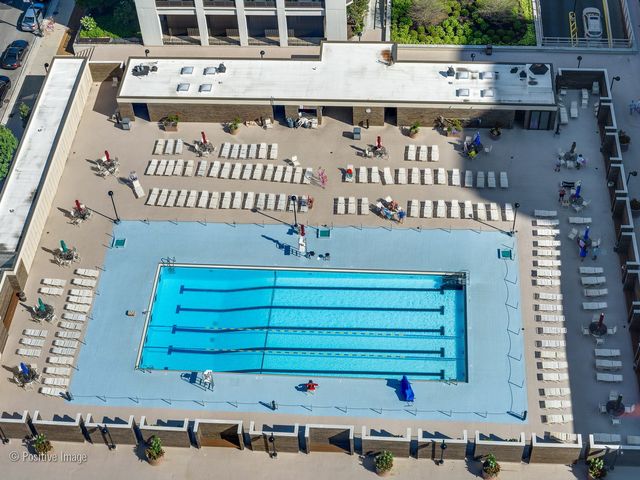 1455 N Sandburg Terrace 209B, Chicago, IL 60610