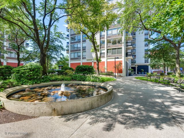 1455 N Sandburg Terrace 209B, Chicago, IL 60610