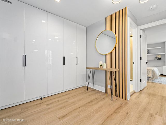 1455 N Sandburg Terrace 209B, Chicago, IL 60610