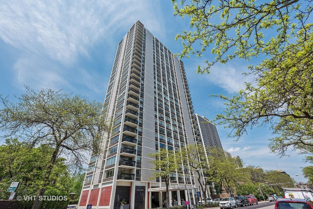 1455 N Sandburg Terrace 209B, Chicago, IL 60610