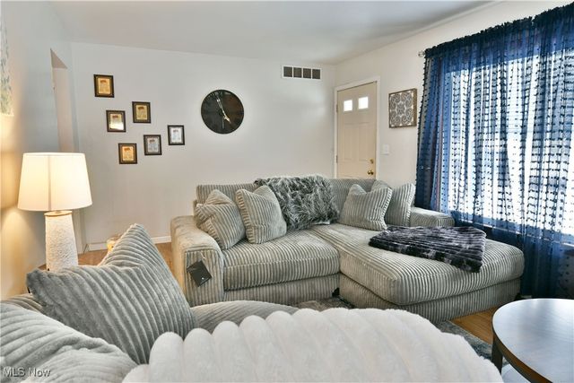 1722 Bradford Street NW, Warren, OH 44485