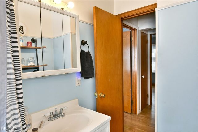 1722 Bradford Street NW, Warren, OH 44485