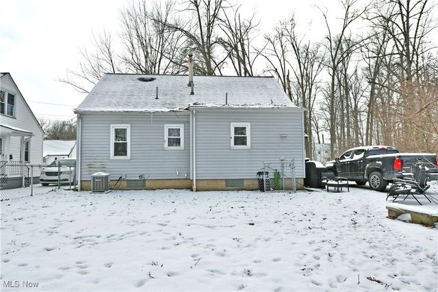 1722 Bradford Street NW, Warren, OH 44485