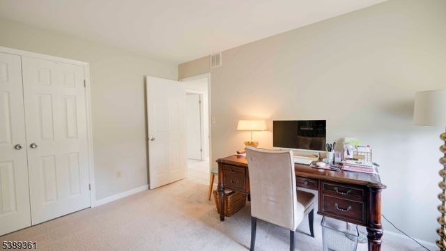 27 Londonderry Dr, Raritan Twp., NJ 08822