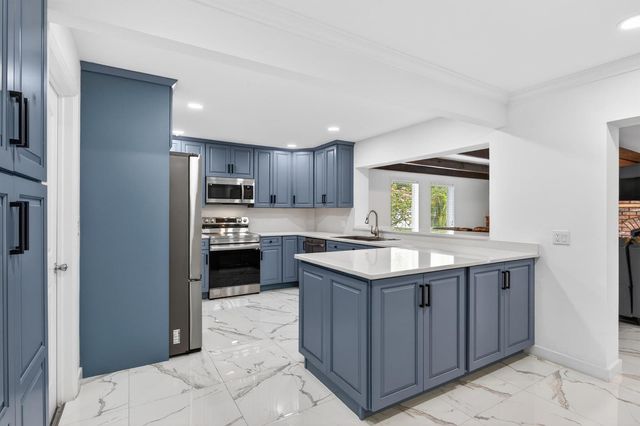 6890 NW 31st Way, Fort Lauderdale, FL 33309
