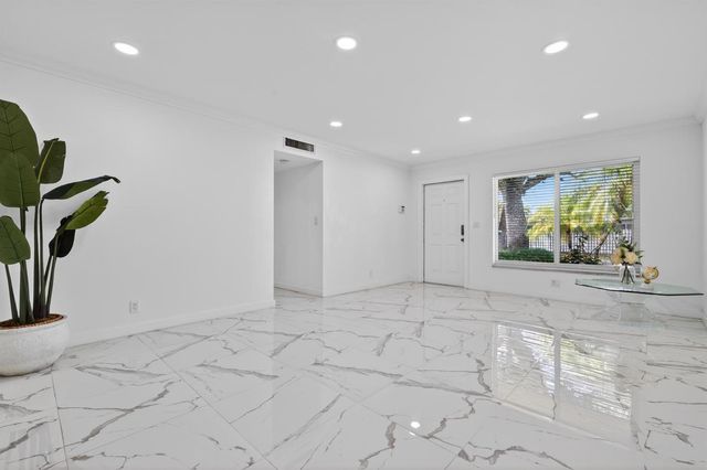 6890 NW 31st Way, Fort Lauderdale, FL 33309