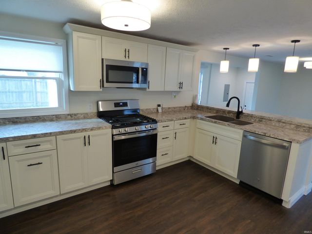 55075 Sundown Road, South Bend, IN 46628