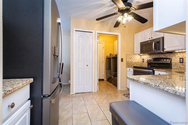 448 Ravencrest Lane 50, Westland, MI 48185