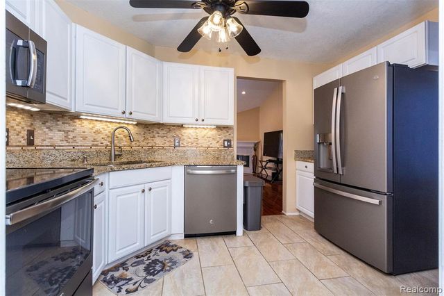 448 Ravencrest Lane 50, Westland, MI 48185