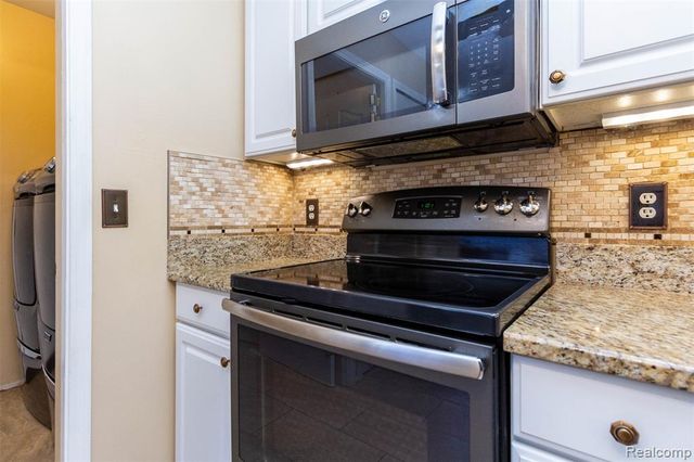 448 Ravencrest Lane 50, Westland, MI 48185