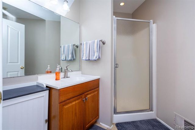 448 Ravencrest Lane 50, Westland, MI 48185