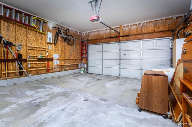448 Ravencrest Lane 50, Westland, MI 48185