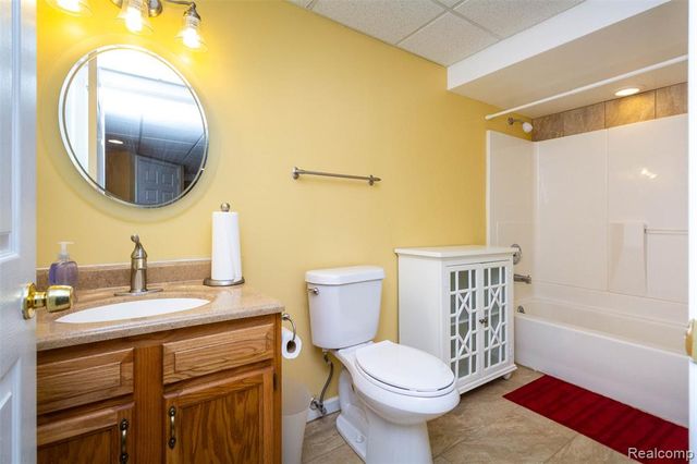 448 Ravencrest Lane 50, Westland, MI 48185
