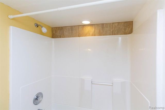 448 Ravencrest Lane 50, Westland, MI 48185