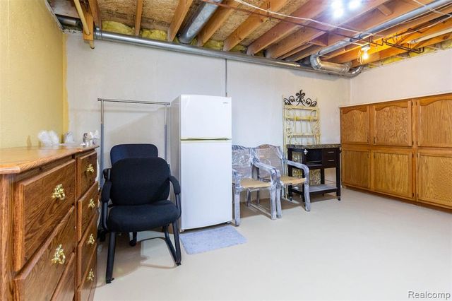 448 Ravencrest Lane 50, Westland, MI 48185