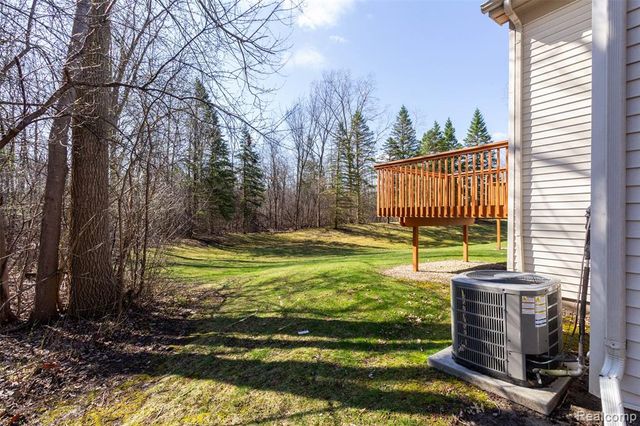 448 Ravencrest Lane 50, Westland, MI 48185