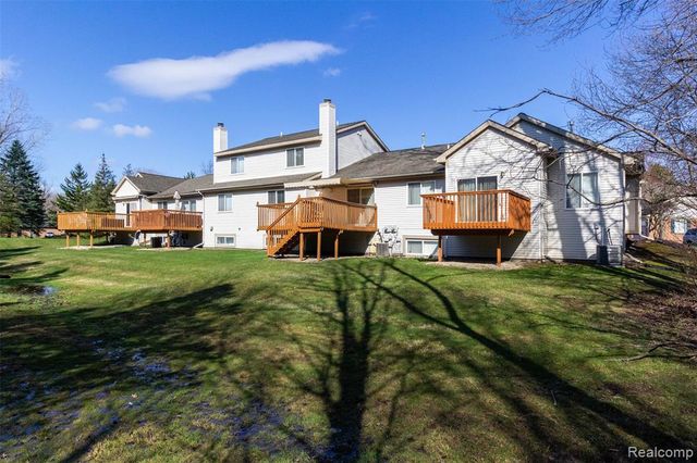 448 Ravencrest Lane 50, Westland, MI 48185