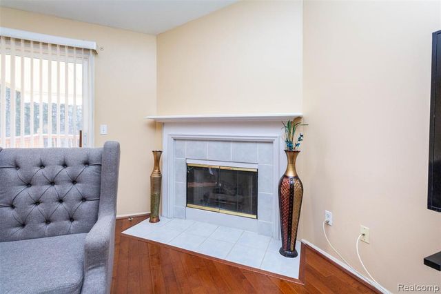 448 Ravencrest Lane 50, Westland, MI 48185