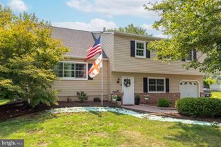 911 LIBERTY LN, Warrington, PA 18976