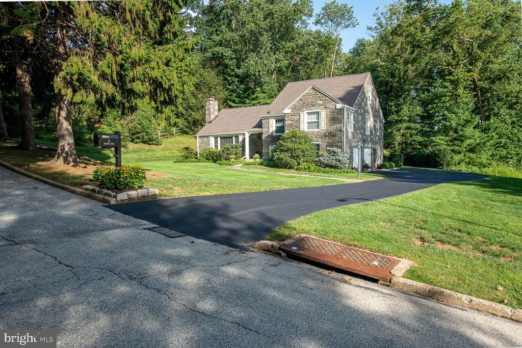 5 BRENNAN DR, BRYN MAWR, PA 19010 — photo 2