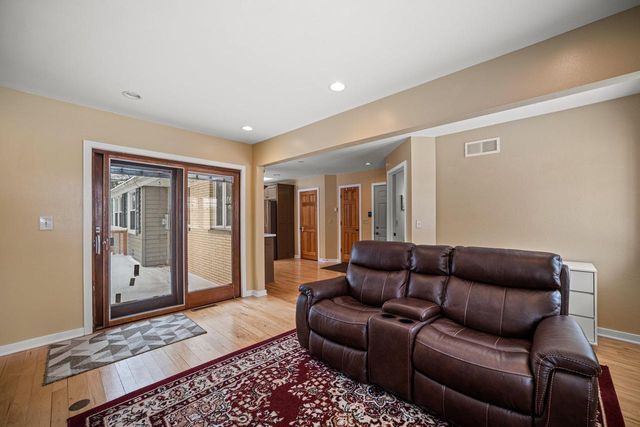 N50W14420 Fairmount AVENUE, Menomonee Falls, WI 53051