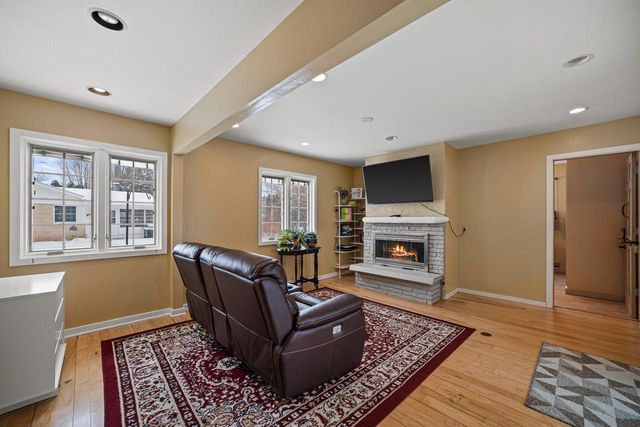 N50W14420 Fairmount AVENUE, Menomonee Falls, WI 53051