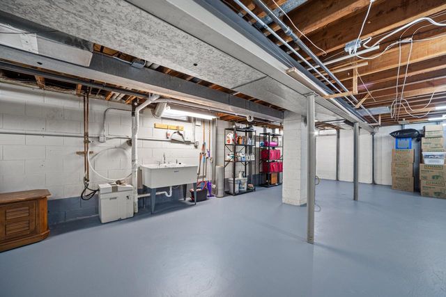 N50W14420 Fairmount AVENUE, Menomonee Falls, WI 53051