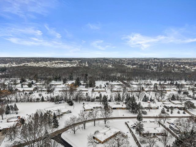 N50W14420 Fairmount AVENUE, Menomonee Falls, WI 53051