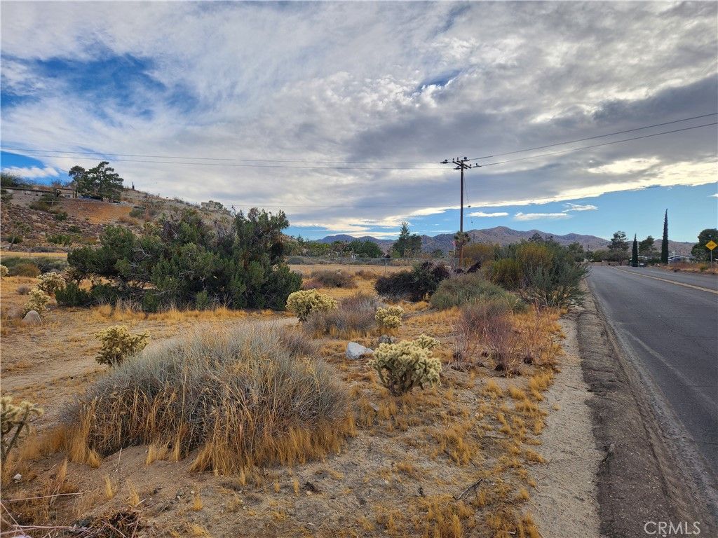 Image 1 of property listing at 164 LOT Joshua Lane, Yucca Valley, CA 92284