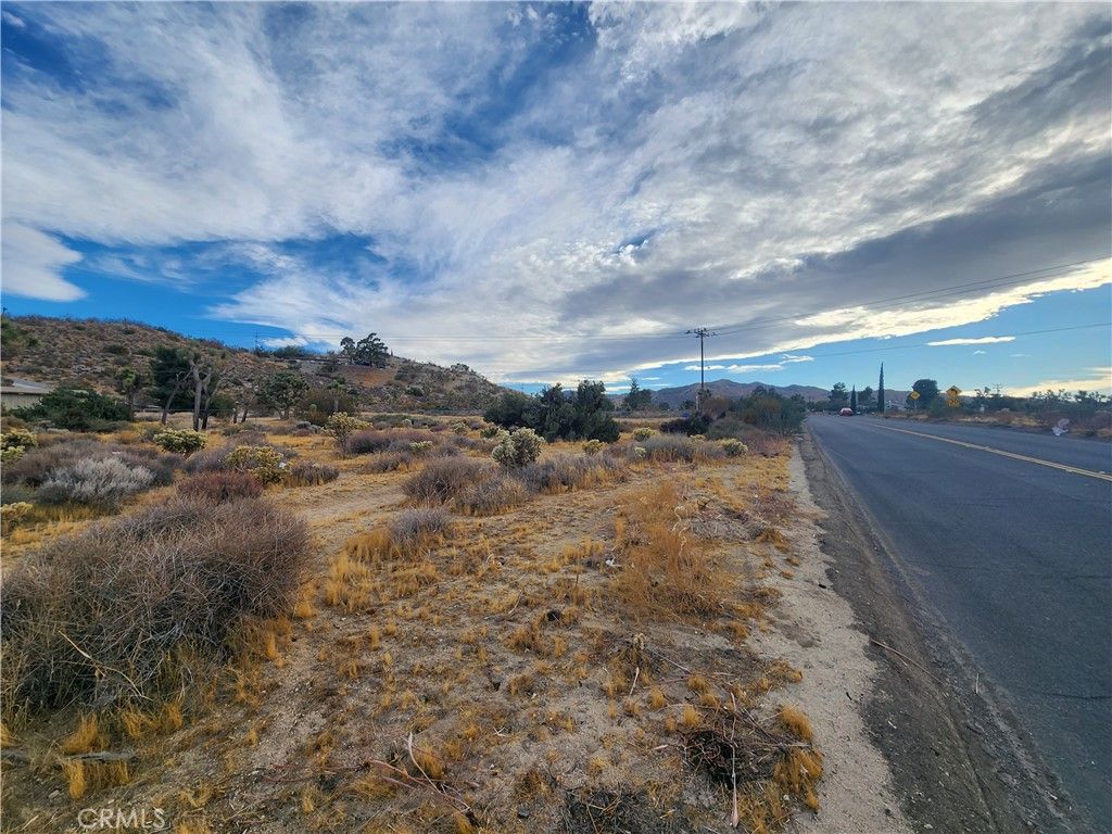 Image 4 of property listing at 164 LOT Joshua Lane, Yucca Valley, CA 92284