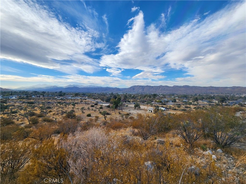Image 8 of property listing at 164 LOT Joshua Lane, Yucca Valley, CA 92284