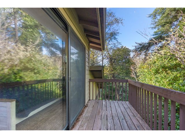 1734 ARCH Ln, Brookings, OR 97415