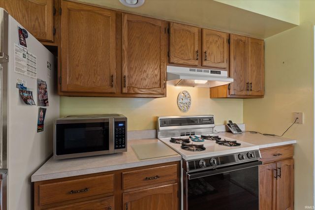 4207 Hunter Run Circle, South Bend, IN 46628