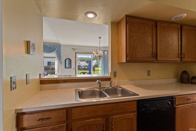 4207 Hunter Run Circle, South Bend, IN 46628