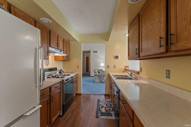 4207 Hunter Run Circle, South Bend, IN 46628