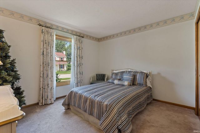 4207 Hunter Run Circle, South Bend, IN 46628