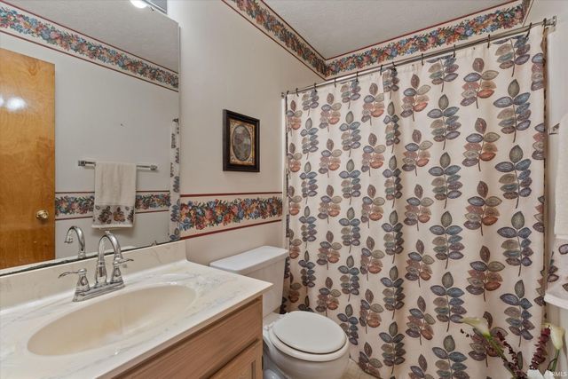 4207 Hunter Run Circle, South Bend, IN 46628