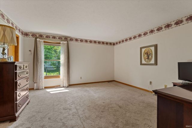 4207 Hunter Run Circle, South Bend, IN 46628