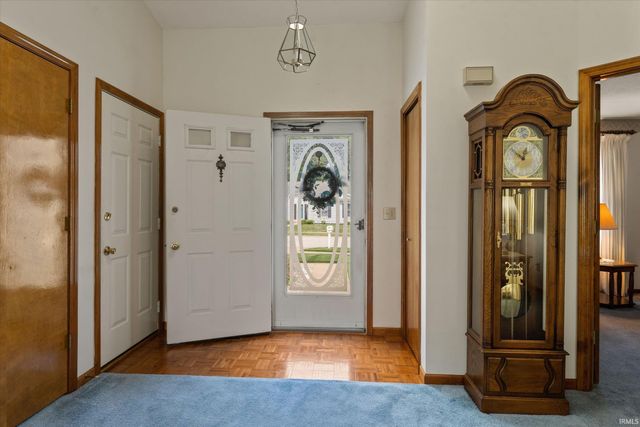 4207 Hunter Run Circle, South Bend, IN 46628