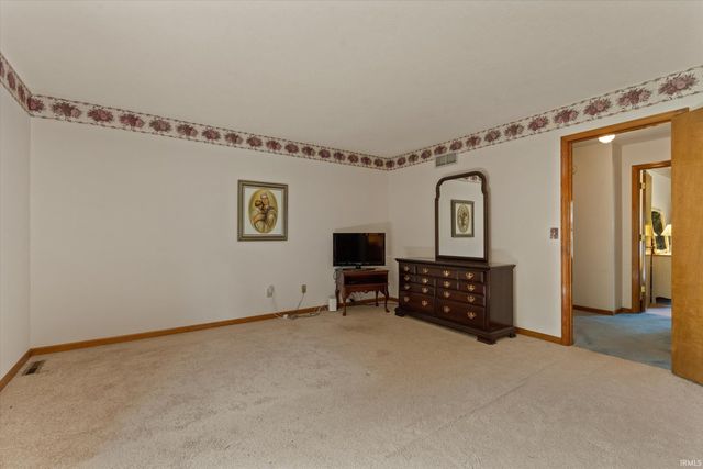 4207 Hunter Run Circle, South Bend, IN 46628