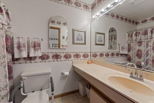 4207 Hunter Run Circle, South Bend, IN 46628