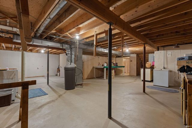 4207 Hunter Run Circle, South Bend, IN 46628