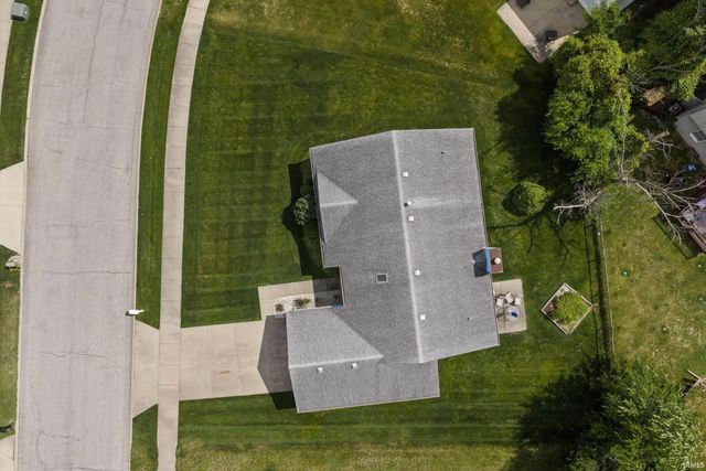 4207 Hunter Run Circle, South Bend, IN 46628