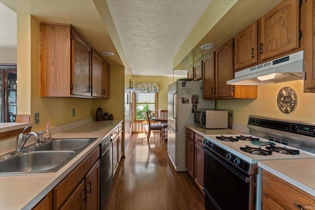 4207 Hunter Run Circle, South Bend, IN 46628