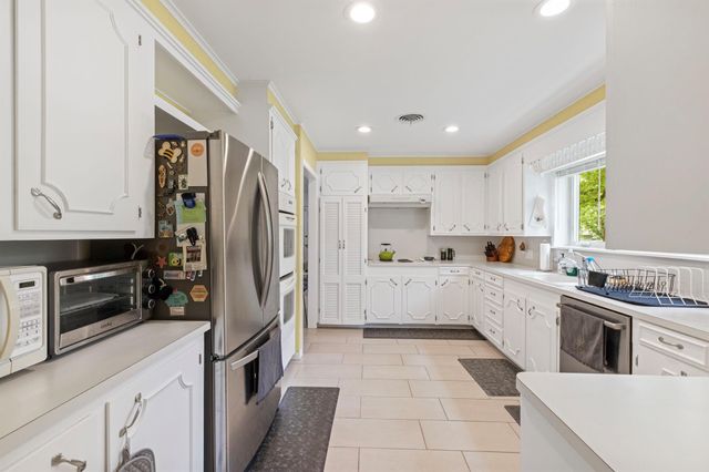 2405 Burton Drive, Bryan, TX 77802